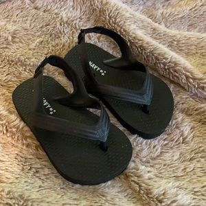 5T old navy flip flops